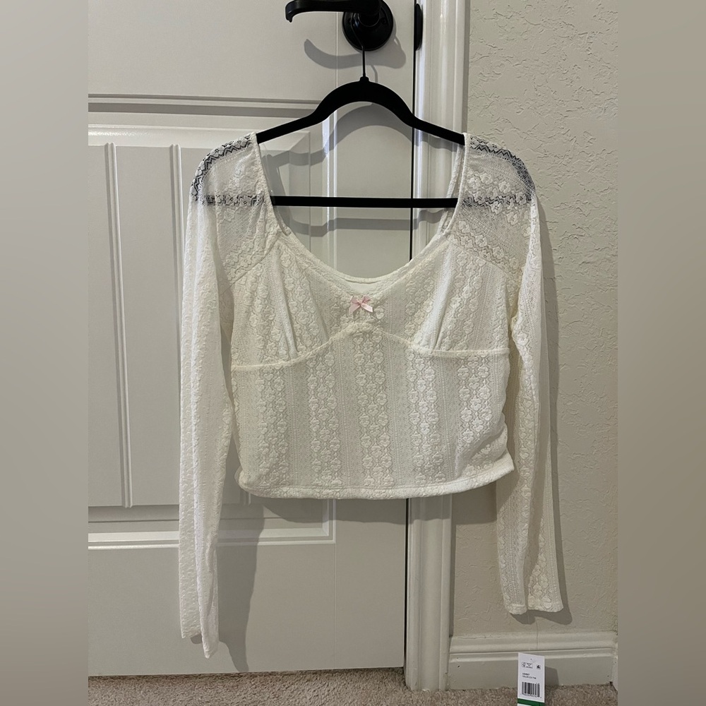Aeropostale white laced shirt w pink bow 🎀